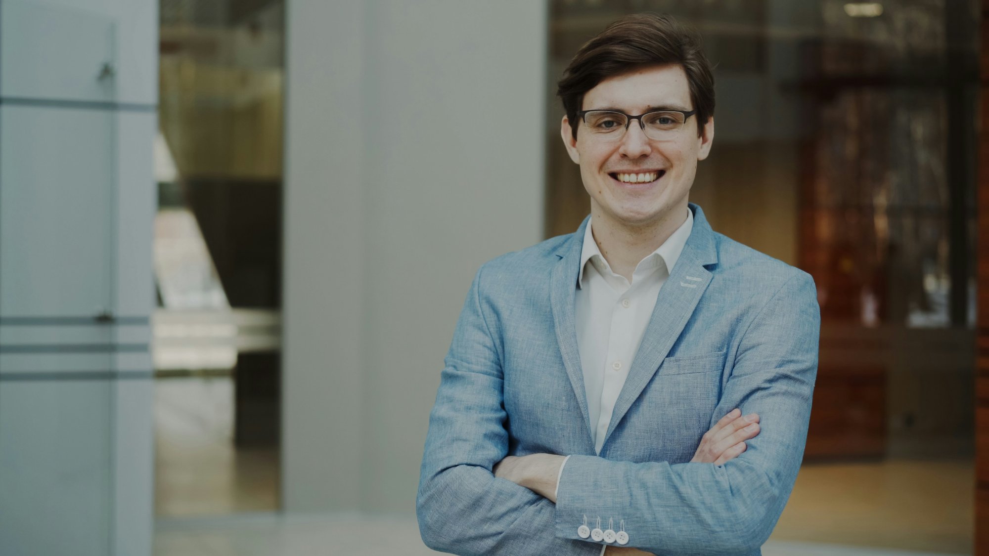 Étudiant en MBA travaillant sur son mémoire